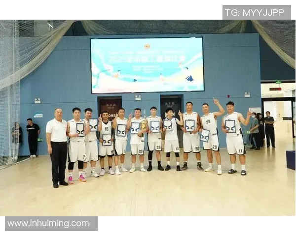 上海篮球队在篮球团队协作排行榜中荣获第七名展现出色团队精神与默契配合 上海篮球队在篮球团队协作排行榜中荣获第七名展现出色团队精神与默契配合