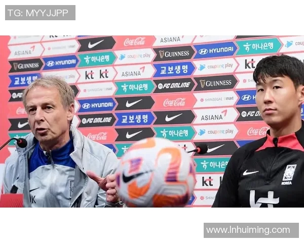 热衷于媒体曝光与话题制造的足球明星们的光鲜背后