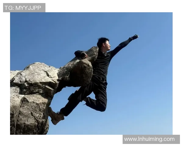 攀岩之巅：深入成都攀岩队的默契与协作之道